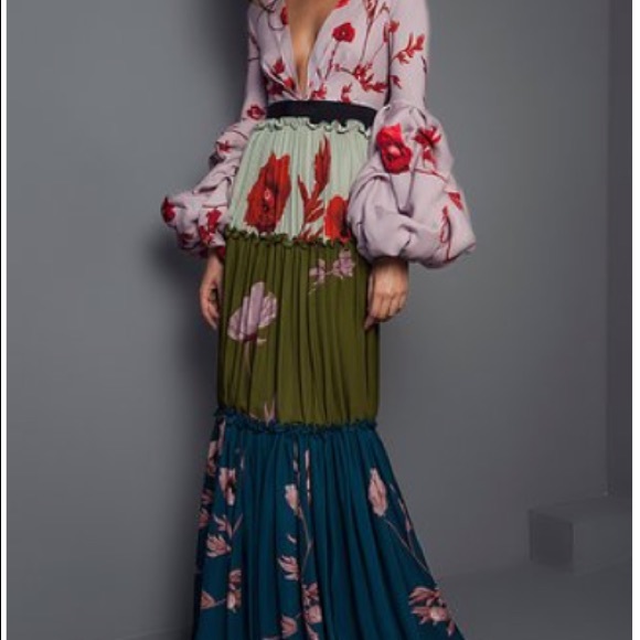 Dresses & Skirts - NEW Chic International Dress Size 10